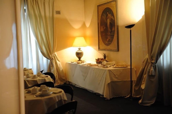 Imagen del bar/restaurante del Hotel White House, Foggia. Foto 1