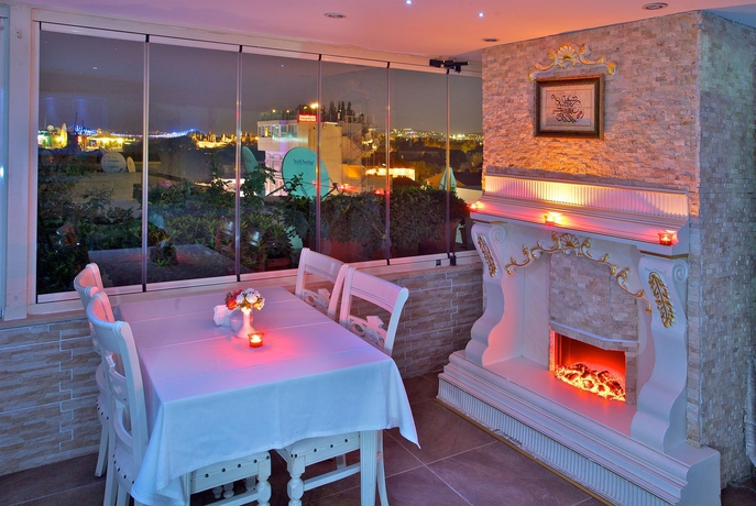 Imagen del bar/restaurante del Hotel White House Istanbul. Foto 2