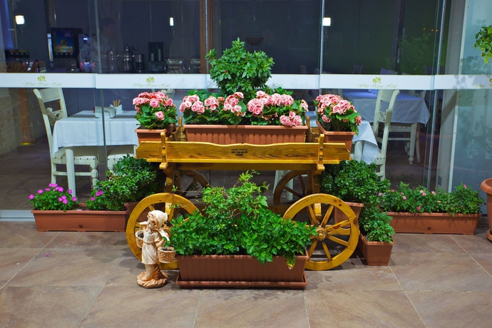 Imagen de los exteriores del Hotel White House Istanbul. Foto 12