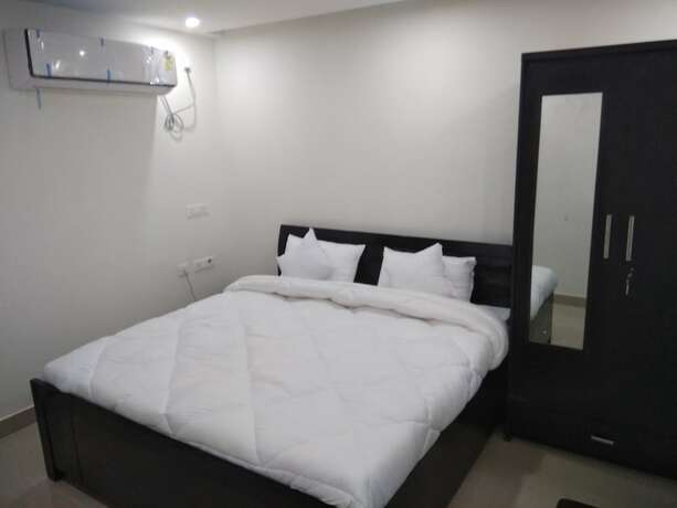 Imagen de la habitación del Hotel White House, Noida. Foto 12