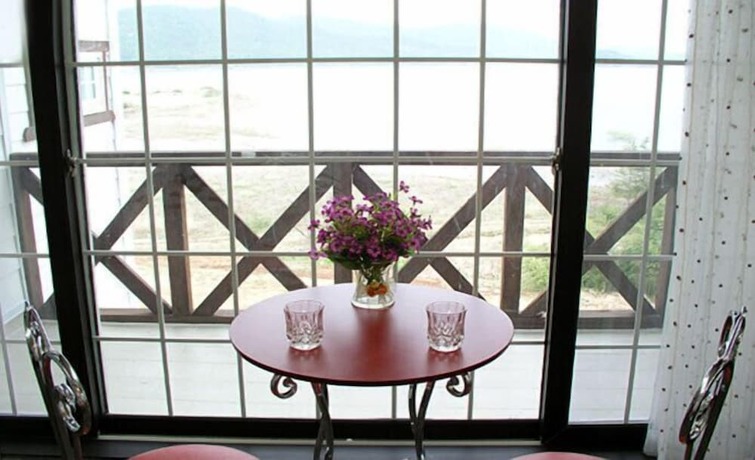 Imagen de la habitación del Hotel White House On The Hill Hayanzip. Foto 31