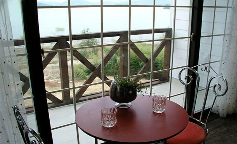 Imagen de la habitación del Hotel White House On The Hill Hayanzip. Foto 35