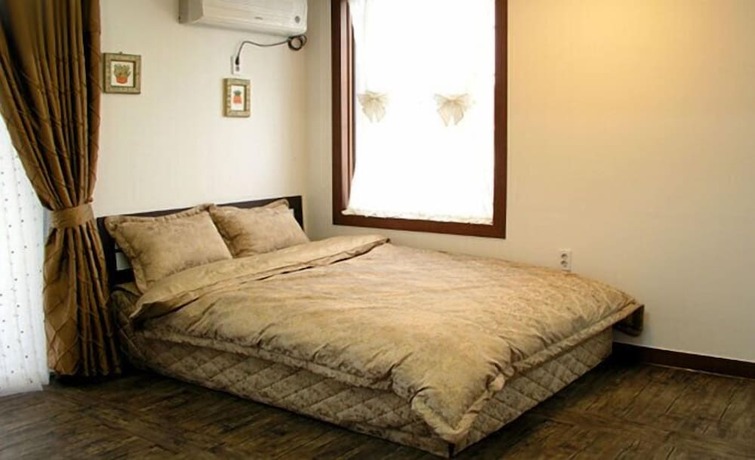 Imagen de la habitación del Hotel White House On The Hill Hayanzip. Foto 36