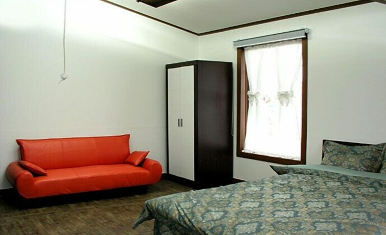 Imagen de la habitación del Hotel White House On The Hill Hayanzip. Foto 37