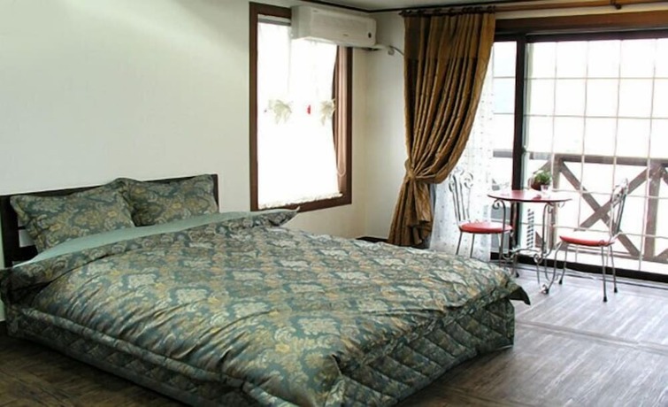 Imagen de la habitación del Hotel White House On The Hill Hayanzip. Foto 40