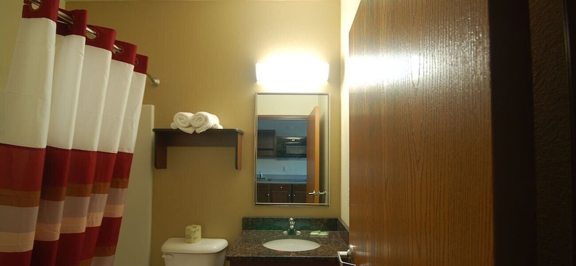 Imagen de la habitación del Hotel White House Suites, Indianapolis Aeropuerto. Foto 6