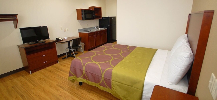 Imagen de la habitación del Hotel White House Suites, Indianapolis Aeropuerto. Foto 7