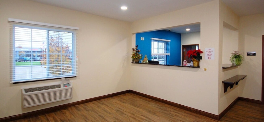 Imagen de los interiores del Hotel White House Suites, Indianapolis Aeropuerto. Foto 9