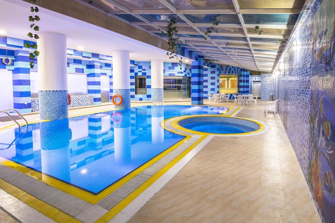 Imagen de la piscina del Hotel White Moon Residence. Foto 17
