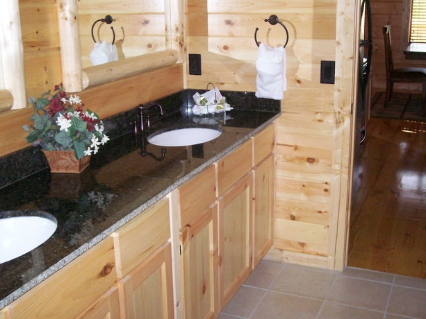 Imagen de la habitación del Hotel White Oak Lodge and Resort. Foto 12