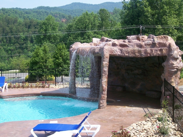 Imagen de la piscina del Hotel White Oak Lodge and Resort. Foto 17