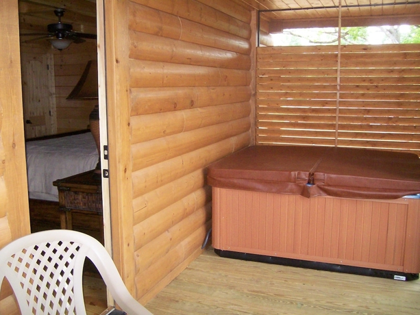 Imagen de la piscina del Hotel White Oak Lodge and Resort. Foto 19