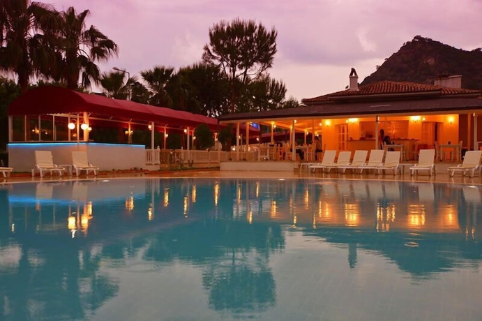 Imagen de la piscina del Hotel White, &Ouml;l&uuml;deniz. Foto 12