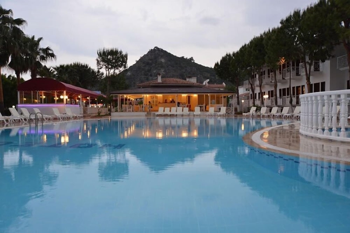 Imagen de la piscina del Hotel White, &Ouml;l&uuml;deniz. Foto 15