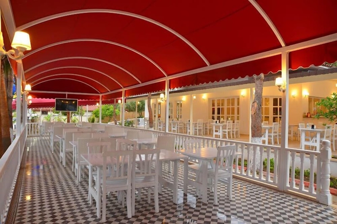 Imagen del bar/restaurante del Hotel White, &Ouml;l&uuml;deniz. Foto 2