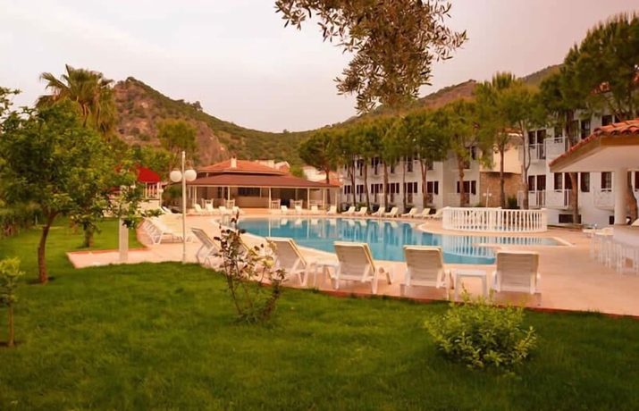 Imagen de los exteriores del Hotel White, &Ouml;l&uuml;deniz. Foto 10