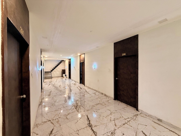 Imagen de los interiores del Hotel White Palace, Rajkot. Foto 16