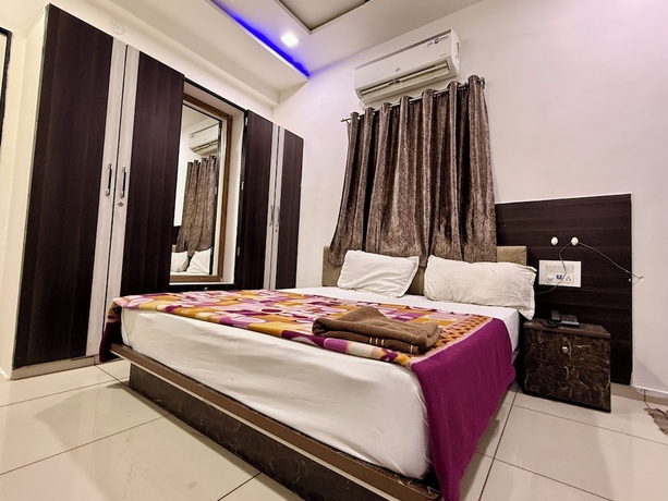 Imagen de la habitación del Hotel White Palace, Rajkot. Foto 6
