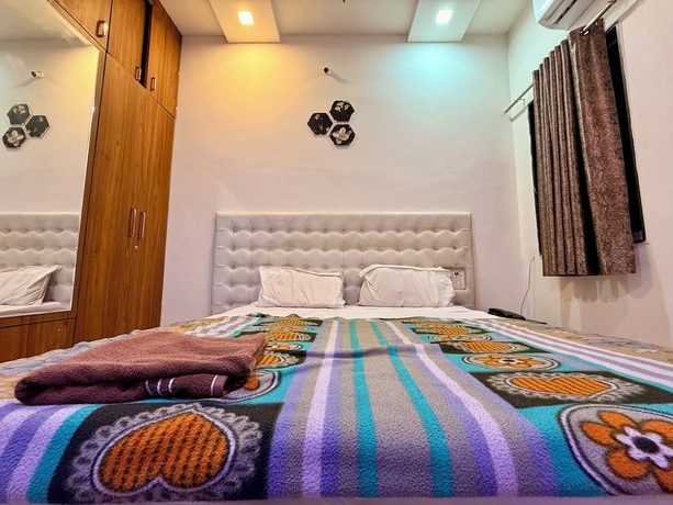 Imagen de la habitación del Hotel White Palace, Rajkot. Foto 7