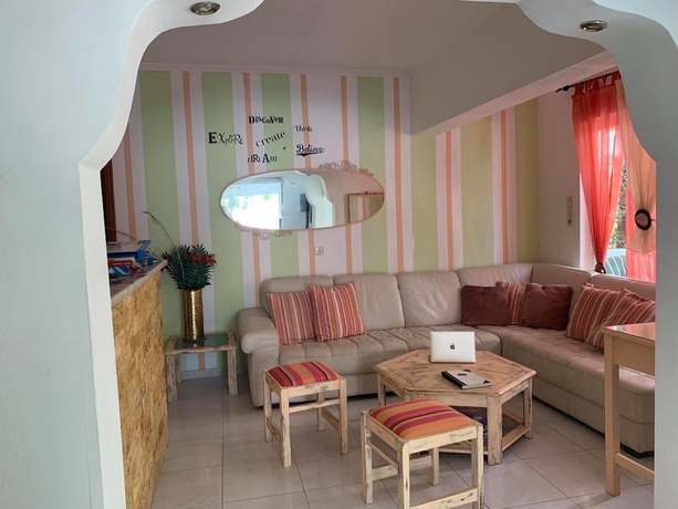 Imagen de los interiores del Hotel White Palace Studios. Foto 19