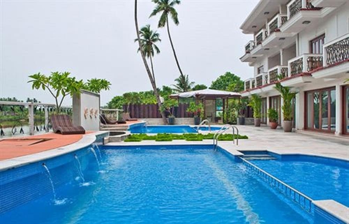 Imagen de la piscina del Hotel White Pearl Suites. Foto 18