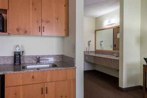 Imagen de la habitación del Hotel White Pine Inn & Suites. Foto 5