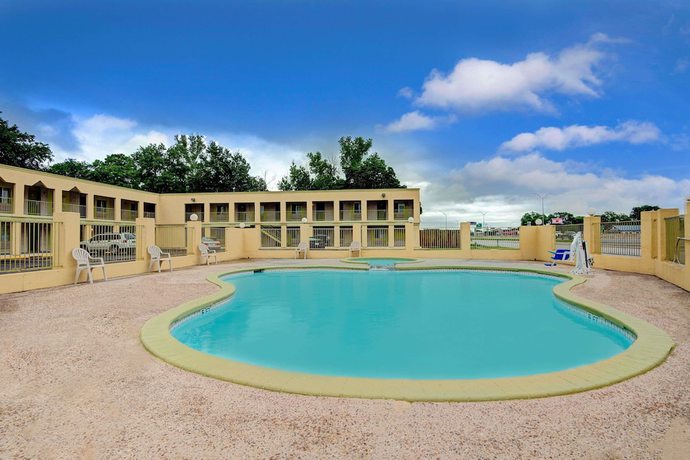 Imagen de la piscina del Hotel White Rock Inn. Foto 15