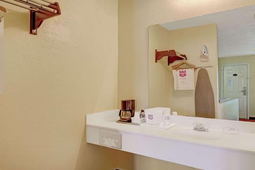 Imagen de la habitación del Hotel White Rock Inn. Foto 7