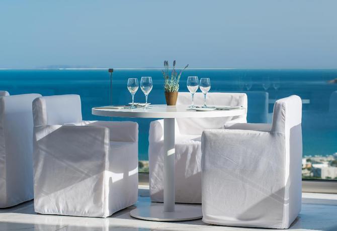 Imagen del bar/restaurante del Hotel White Rock Of Kos - Adults Only. Foto 2
