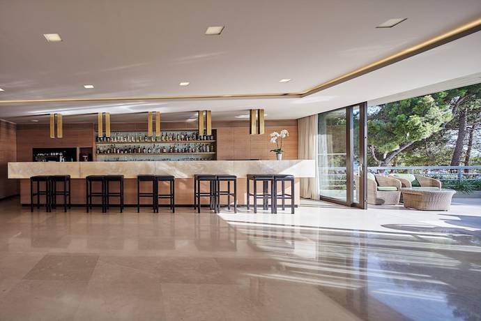 Imagen del bar/restaurante del Hotel White Rocks Kefalonia. Foto 3