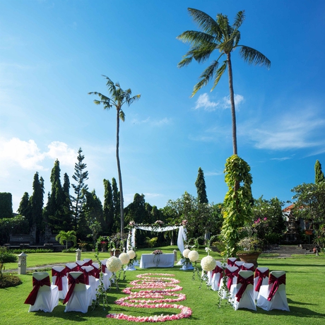 Imagen de los exteriores del Hotel White Rose Kuta Resort, Villas and Spa. Foto 10