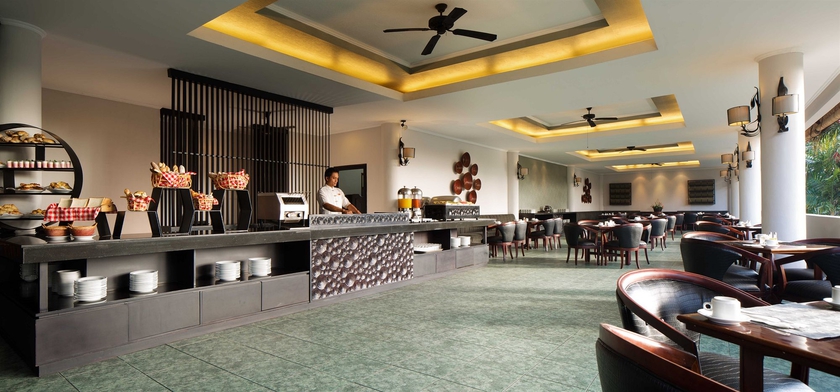 Imagen del bar/restaurante del Hotel White Rose Kuta Resort, Villas and Spa. Foto 5