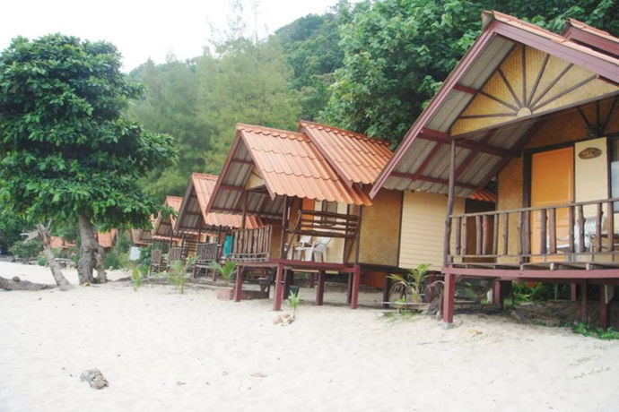 Imagen de los exteriores del Hotel White Sand Beach Resort. Foto 10