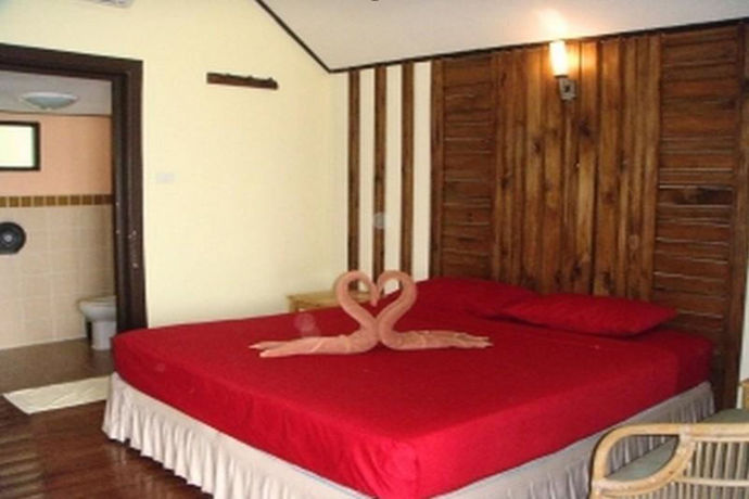 Imagen de los exteriores del Hotel White Sand Beach Resort. Foto 11