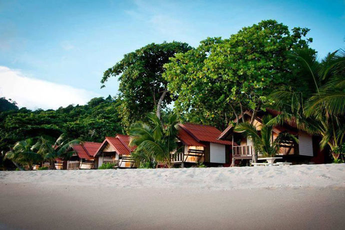 Imagen de los exteriores del Hotel White Sand Beach Resort. Foto 13