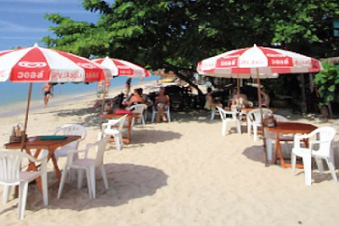 Imagen de la habitación del Hotel White Sand Beach Resort. Foto 9