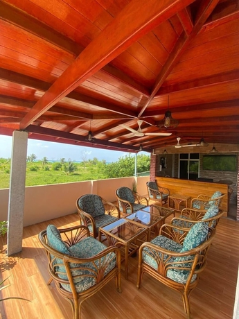 Imagen de los interiores del Hotel White Sand Inn. Foto 14