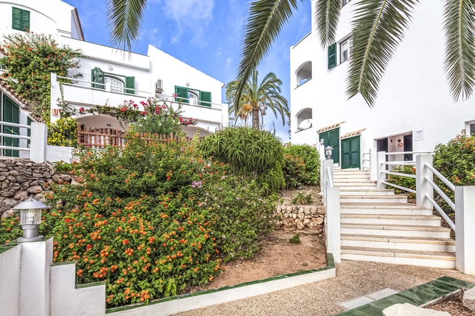 Imagen de los exteriores del Hotel White Sands Beach Club. Foto 14