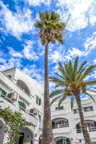 Imagen de la piscina del Hotel White Sands Beach Club. Foto 16