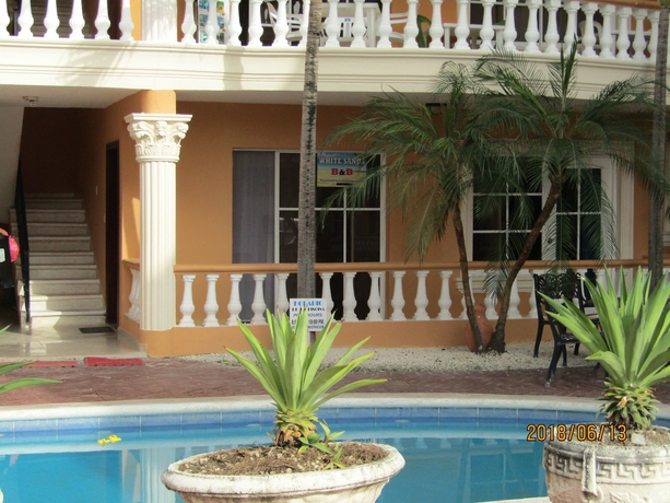 Imagen de los exteriores del Hotel White Sands Bed and Breakfast. Foto 19