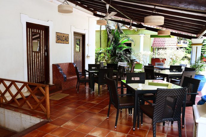 Imagen del bar/restaurante del Hotel White Square Nirvana, Parra. Foto 6