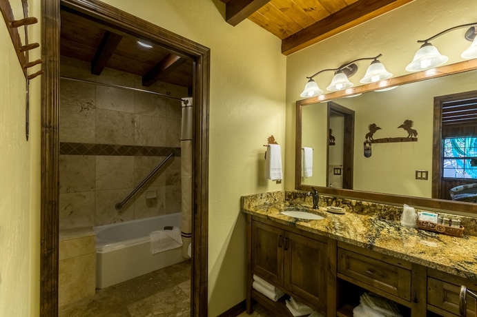 Imagen de la habitación del Hotel White Stallion Ranch. Foto 3