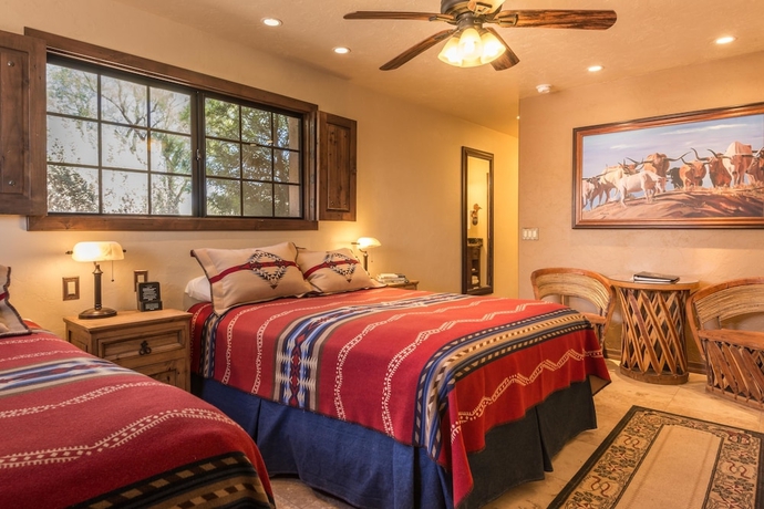 Imagen de la habitación del Hotel White Stallion Ranch. Foto 4