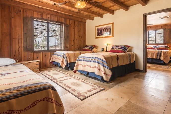 Imagen de la habitación del Hotel White Stallion Ranch. Foto 7