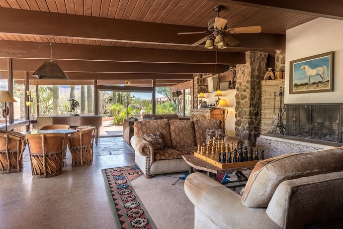 Imagen de los interiores del Hotel White Stallion Ranch. Foto 11