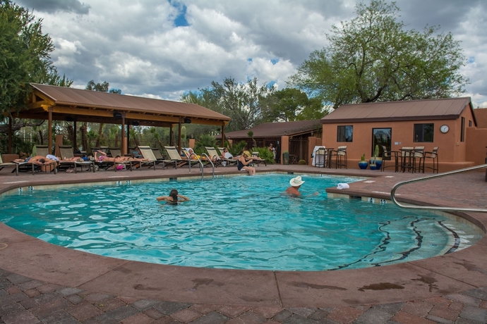 Imagen de la piscina del Hotel White Stallion Ranch. Foto 14