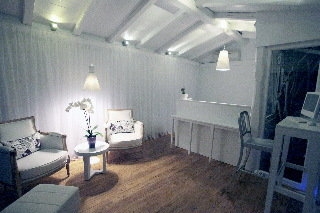 Imagen de la habitación del Hotel White Suites. Foto 3