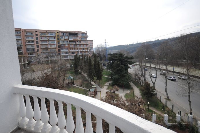 Imagen de los exteriores del Hotel White, Tbilisi. Foto 19