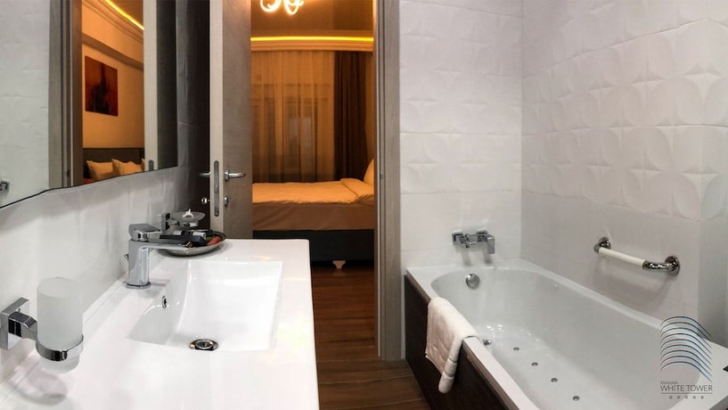 Imagen de la habitación del Hotel White Tower Mamaia. Foto 15