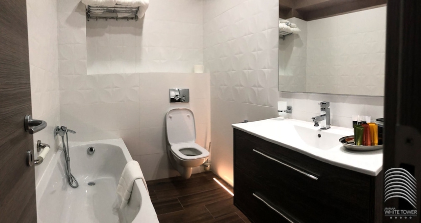 Imagen de la habitación del Hotel White Tower Mamaia. Foto 16